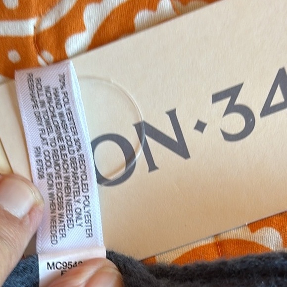 On 34th Womens Convertible Wrap/Shawl/Scarf Blue NWT - Picture 6 of 6